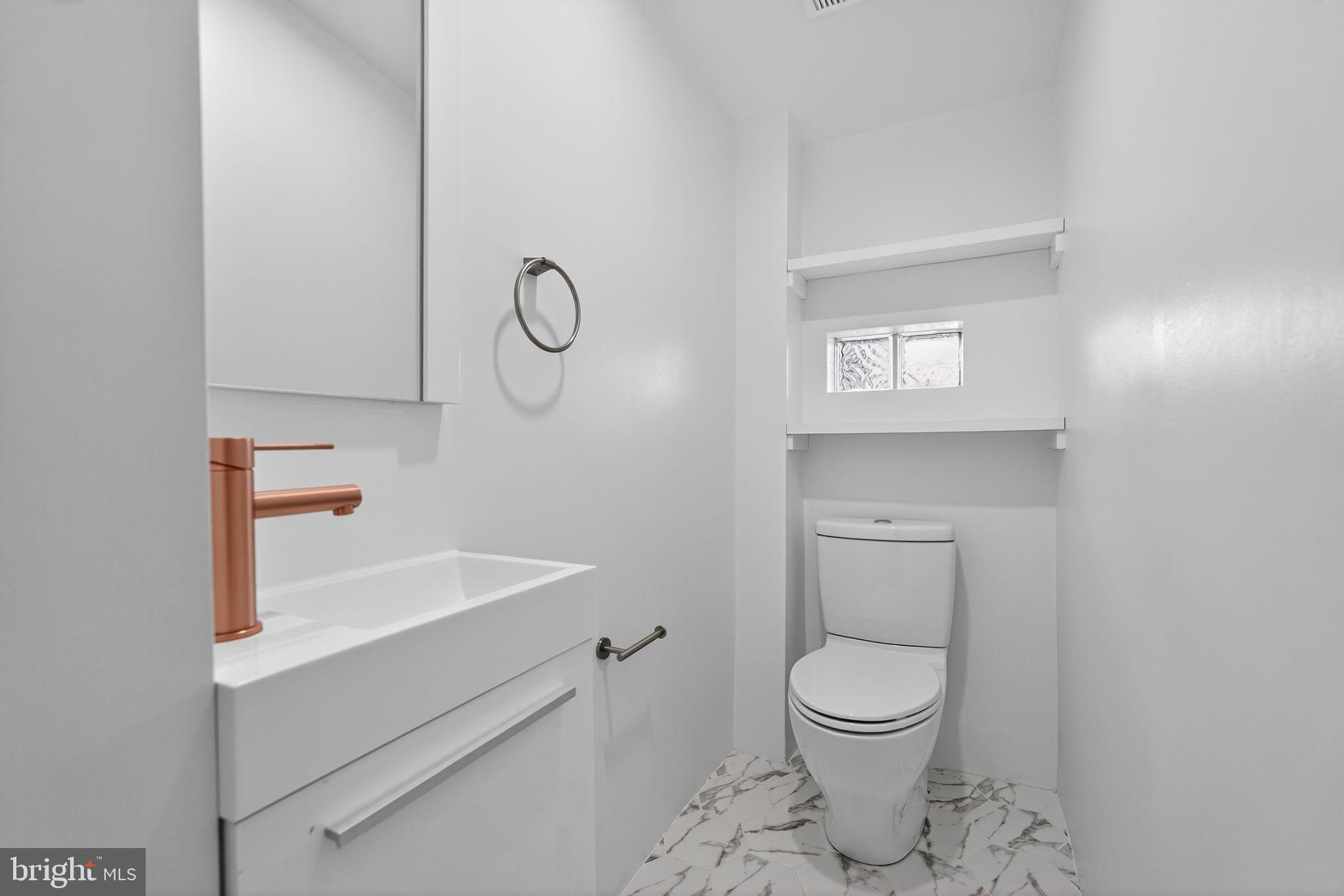 615 Sigel Street Philadelphia, PA 19148 - Photo 12 of 28 a bathroom with a toilet a sink and mirror