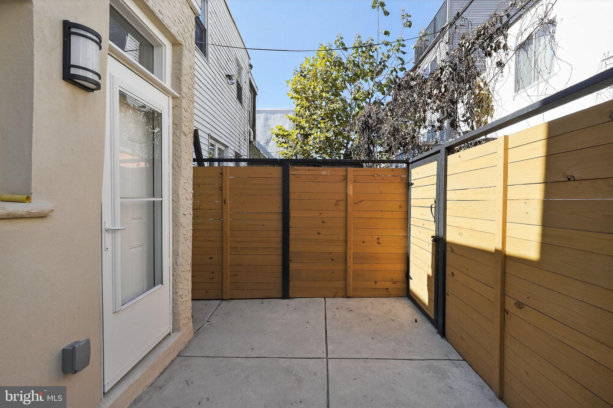 615 Sigel Street Philadelphia, PA 19148 - Photo 13 of 28 a view of entryway with a wooden door