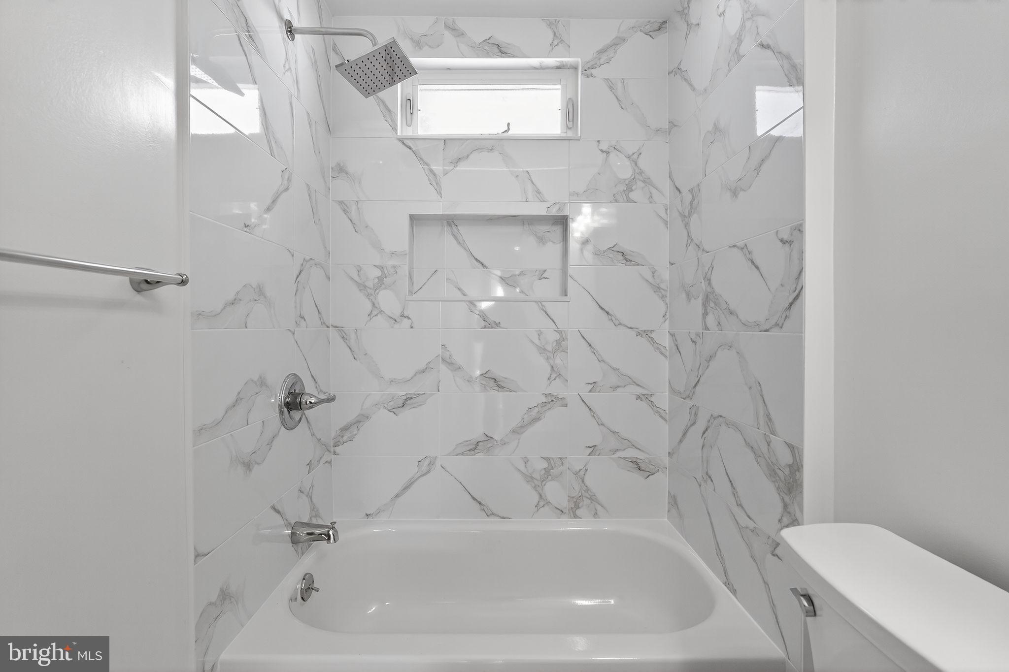 615 Sigel Street Philadelphia, PA 19148 - Photo 18 of 28 a bathroom with a bathtub