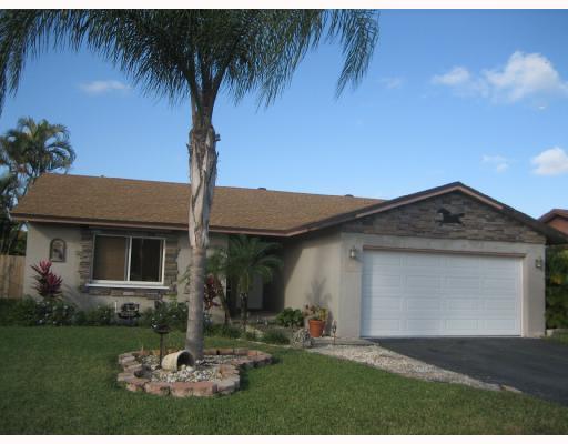 9297 Affirmed Lane Boca Raton, FL 33496 - Photo 1 of 16 Primary Photo