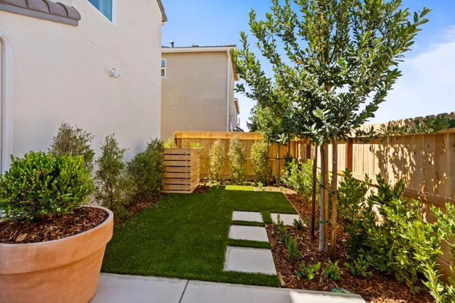 $394,990 | 1528 Vintage Lane, Clovis, CA 93619