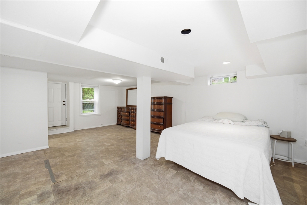 616 Cooley Street Springfield, MA 01128 - Photo 25 of 37