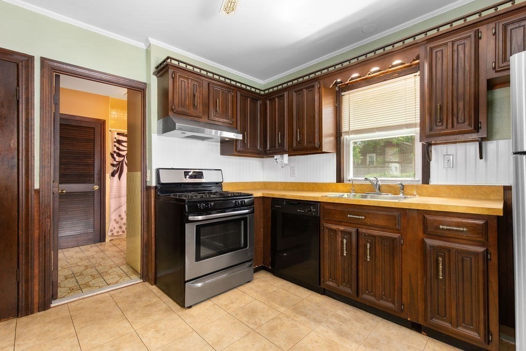 40 Sycamore Street Brockton, MA 02301 - Photo 18 of 36