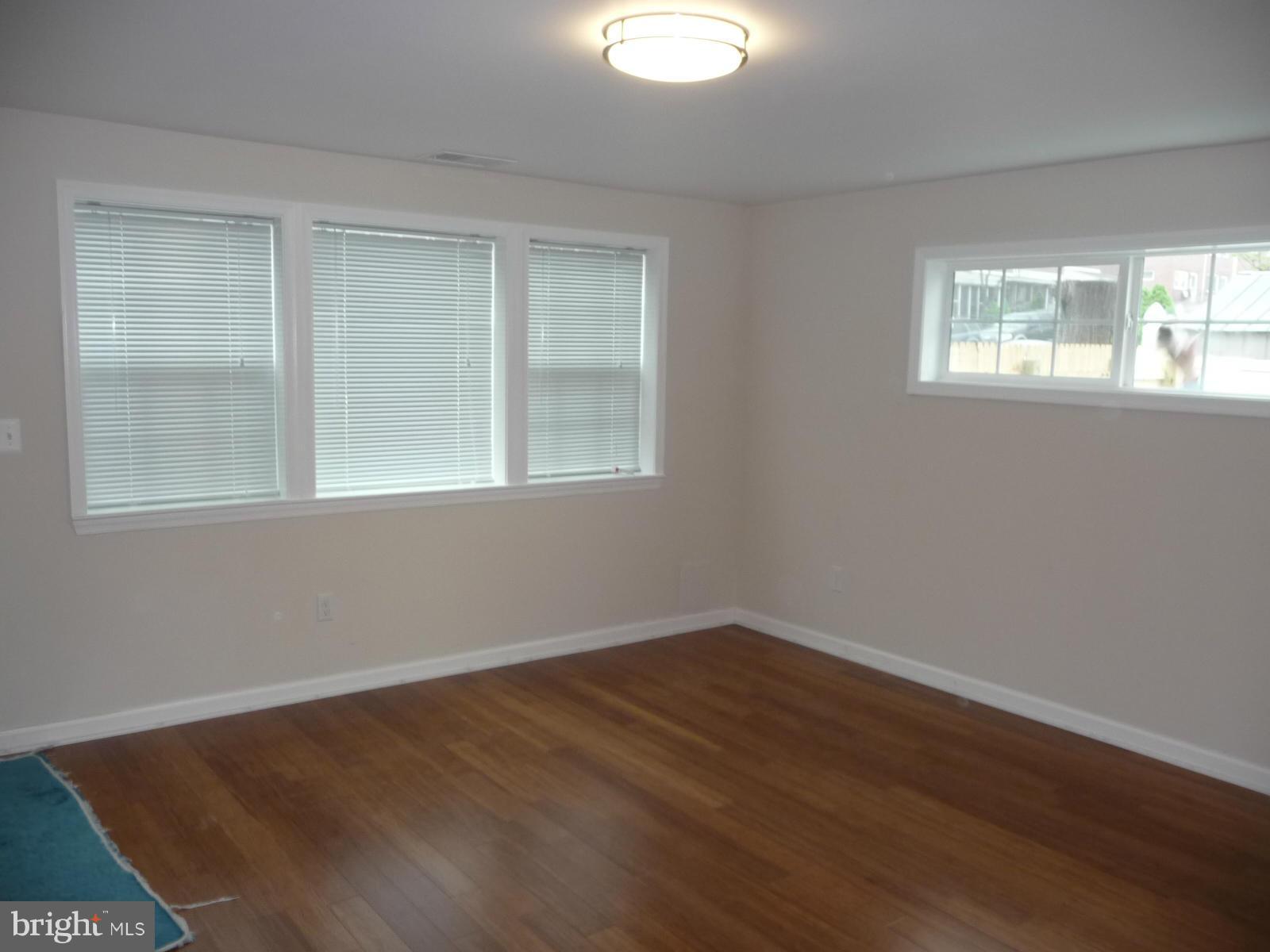 4443 Norfen Road Halethorpe, MD 21227 - Photo 5 of 16 Living Room