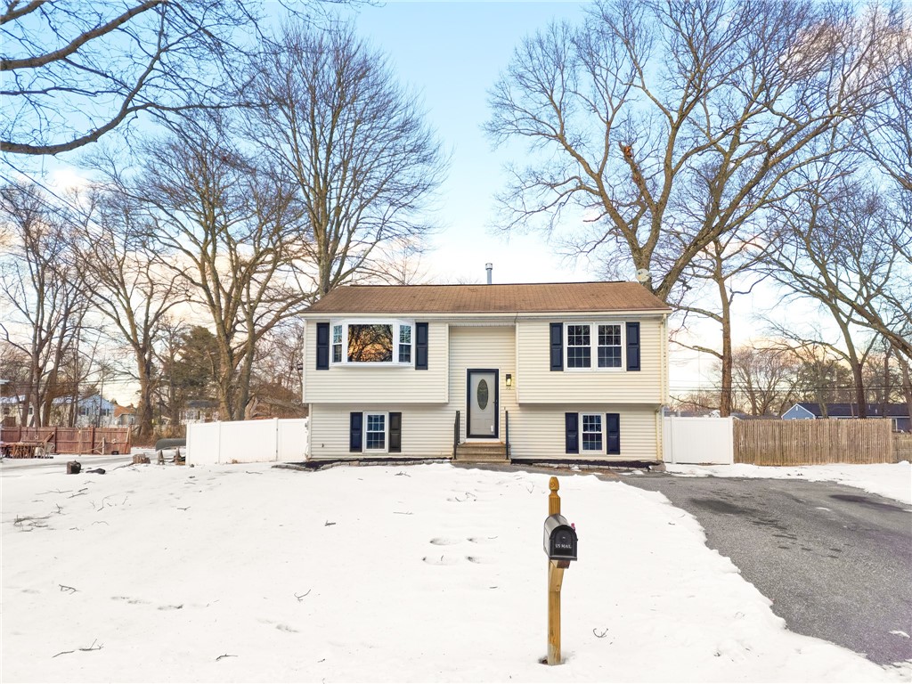 92 June Avenue Warwick, RI 02889 - Photo 1 of 28 Gallery Image 1