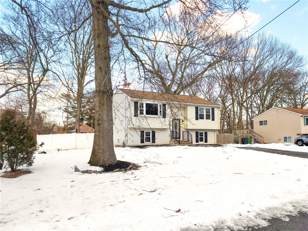 92 June Avenue Warwick, RI 02889 - Photo 2 of 28 Gallery Image 2
