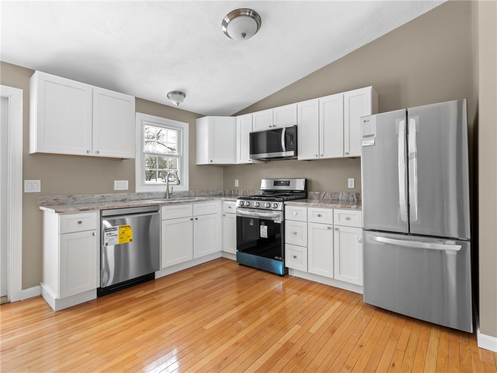92 June Avenue Warwick, RI 02889 - Photo 3 of 28 Gallery Image 3