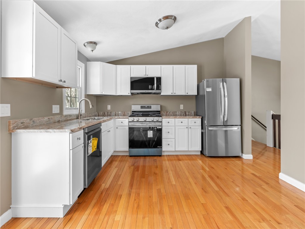 92 June Avenue Warwick, RI 02889 - Photo 6 of 28 Gallery Image 6