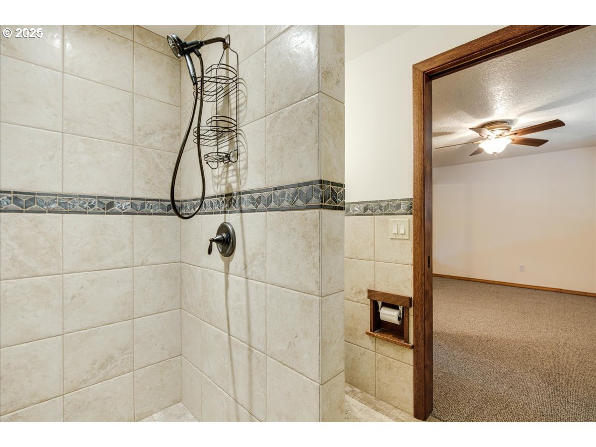 77 Nimmo Road Kalama, WA 98625 - Photo 25 of 36 Bathroom