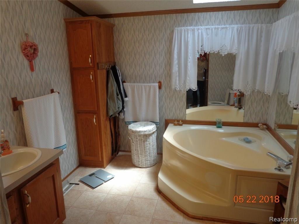 14015 Mar-Ral Road Alpena, MI 49707 - Photo 28 of 45 Master bathroom