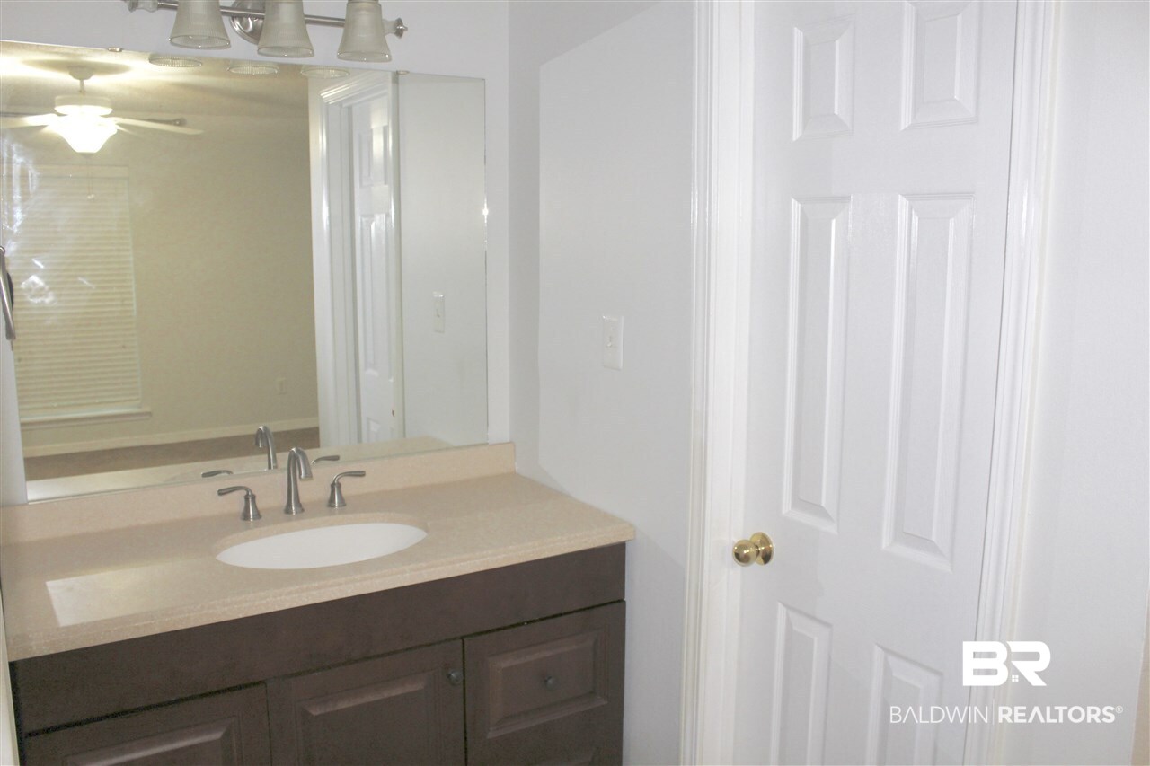 5933 Windham Court Mobile, AL 36608 - Photo 5 of 21 MASTER BATH