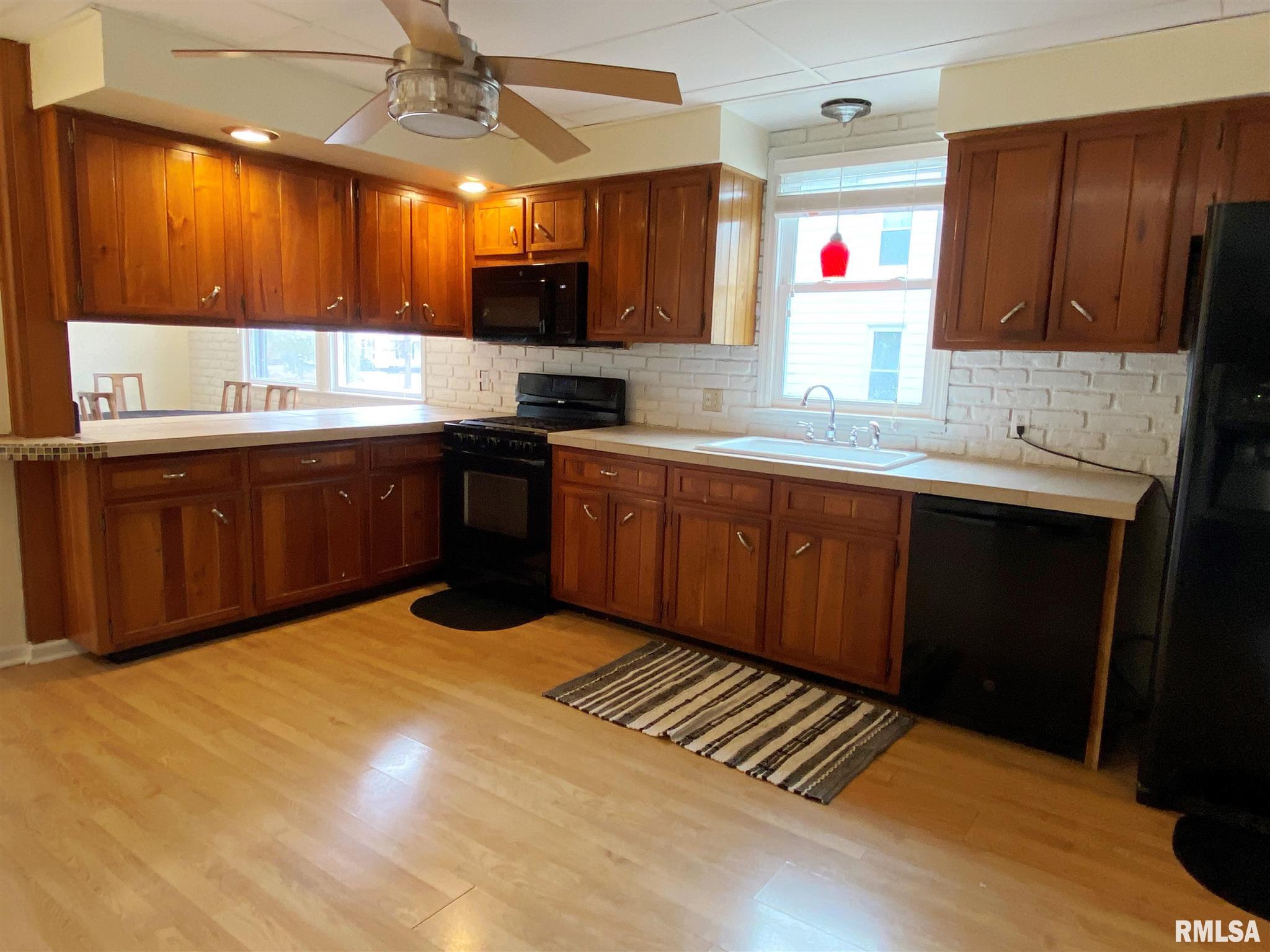 401 North Walnut Street Rochester, IL 62563 - Photo 6 of 31