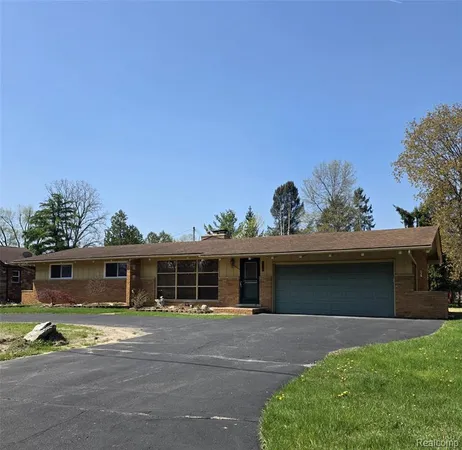 $2,500 | 18881 Merriman Road, Livonia, MI 48152