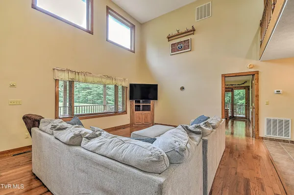 $705,000 | 122 Chase Drive, Roan Mountain, TN 37687