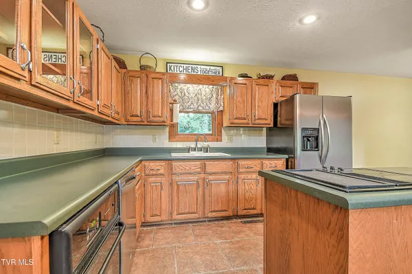 $705,000 | 122 Chase Drive, Roan Mountain, TN 37687