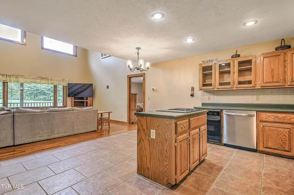 $705,000 | 122 Chase Drive, Roan Mountain, TN 37687