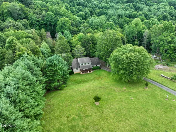 $705,000 | 122 Chase Drive, Roan Mountain, TN 37687