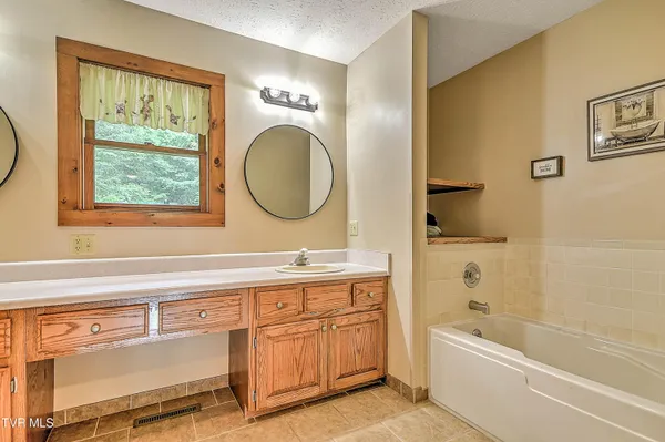 $705,000 | 122 Chase Drive, Roan Mountain, TN 37687