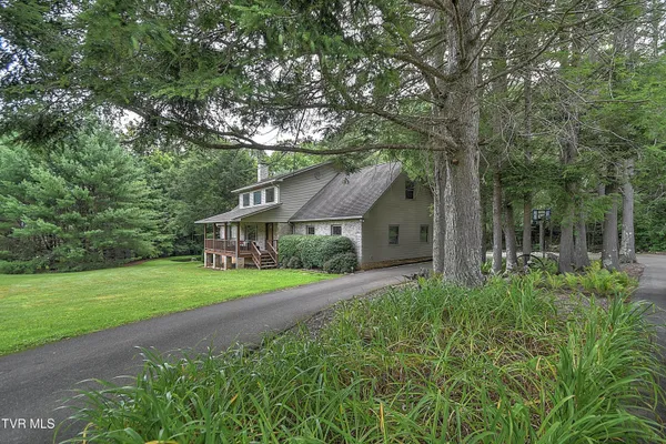 $705,000 | 122 Chase Drive, Roan Mountain, TN 37687
