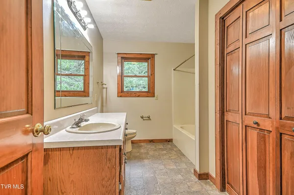 $705,000 | 122 Chase Drive, Roan Mountain, TN 37687