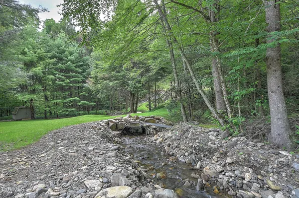 $705,000 | 122 Chase Drive, Roan Mountain, TN 37687