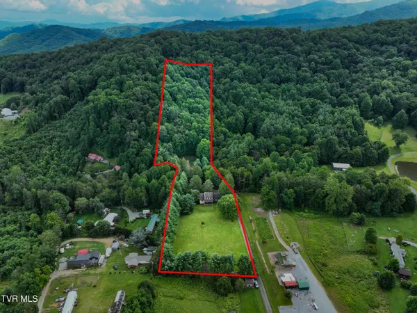 $705,000 | 122 Chase Drive, Roan Mountain, TN 37687