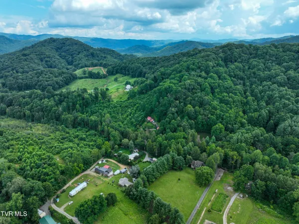 $705,000 | 122 Chase Drive, Roan Mountain, TN 37687
