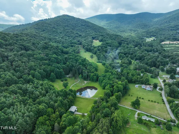 $705,000 | 122 Chase Drive, Roan Mountain, TN 37687