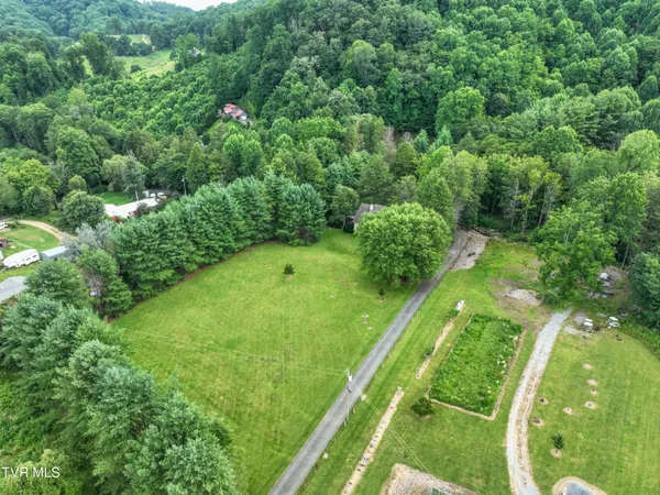 $705,000 | 122 Chase Drive, Roan Mountain, TN 37687
