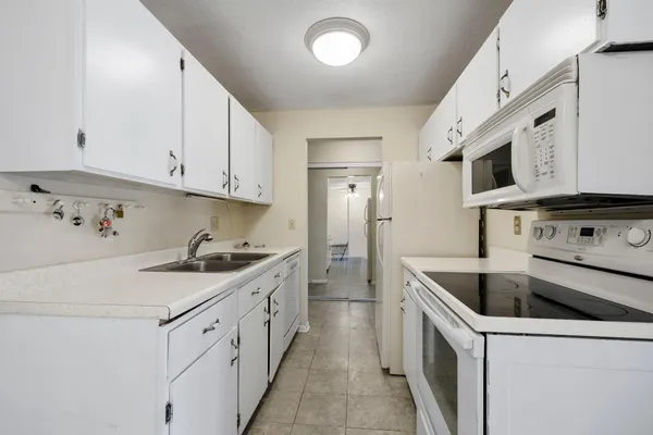 $115,000 | 329 Geneva Avenue North, Unit 411, Oakdale, MN 55128