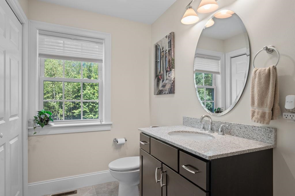 94 Thunder Road Fremont, NH 03044 - Photo 23 of 45