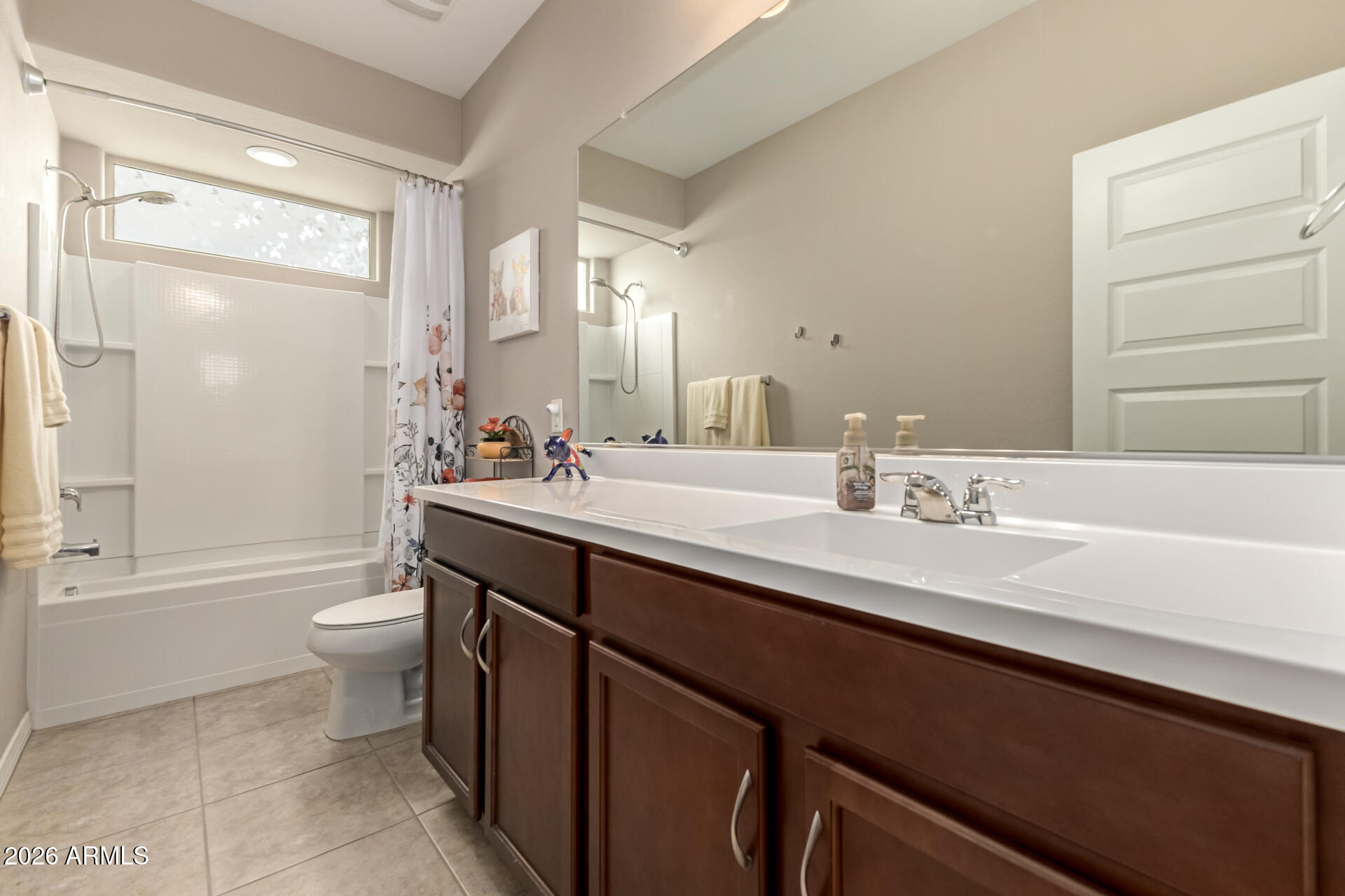 2430 East Alta Vista Road Phoenix, AZ 85042 - Photo 20 of 35 secondary bath