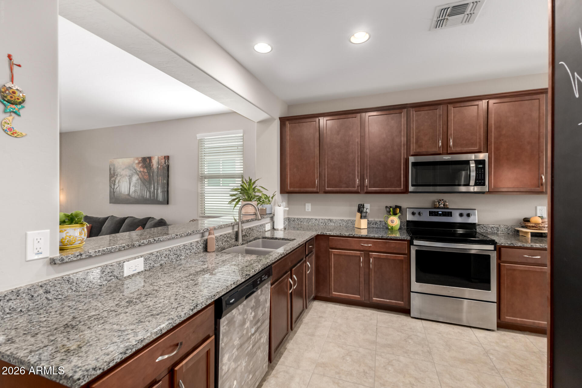 2430 East Alta Vista Road Phoenix, AZ 85042 - Photo 5 of 35 lots of countertop space