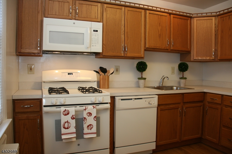 26 Locust Drive, Unit 47 Summit, NJ 07901 - Photo 4 of 11