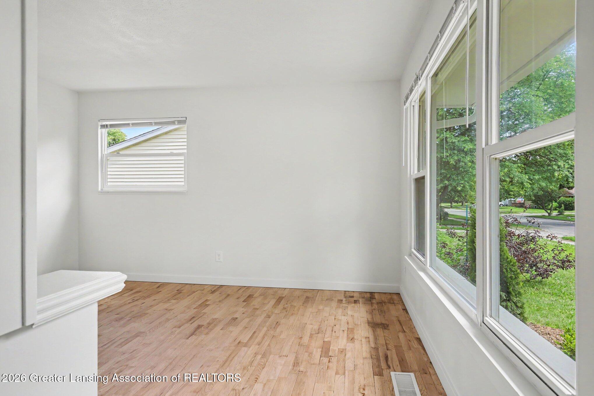 3224 Reo Road Lansing, MI 48911 - Photo 7 of 26 006_file_6932
