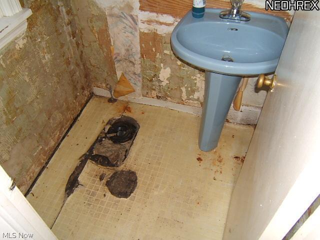 3535 Fenley Road Cleveland, OH 44121 - Photo 10 of 25 Gallery Image 10
