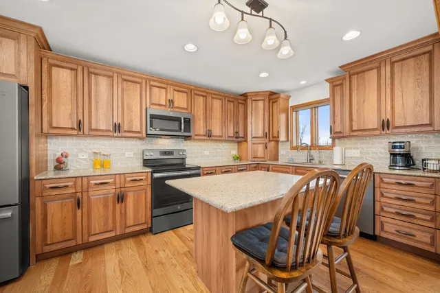 $380,000 | 1012 Joshua Lane, Genoa, IL 60135