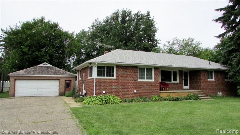 2239 Jones Road Waterford, MI 48327 - Photo 2 of 19 2 Car Detached Garage