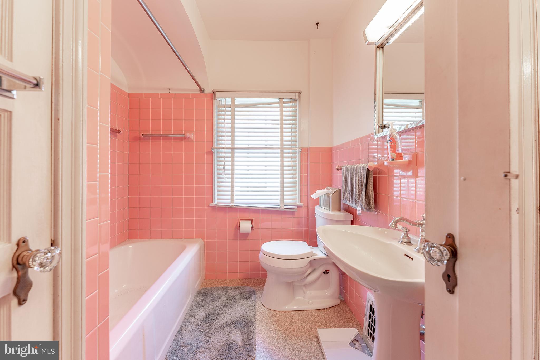121 North Cedar Street Spring City, PA 19475 - Photo 19 of 36 Full Bathroom