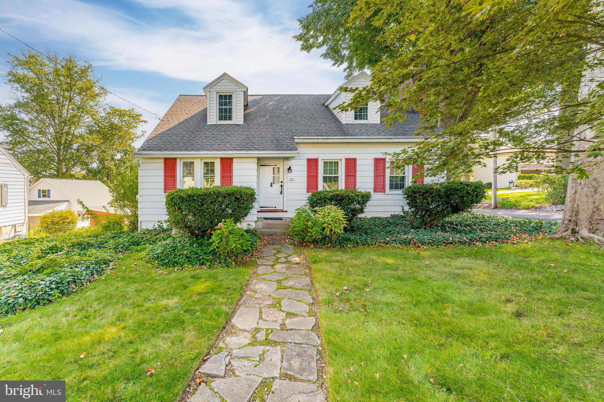 121 North Cedar Street Spring City, PA 19475 - Photo 2 of 36