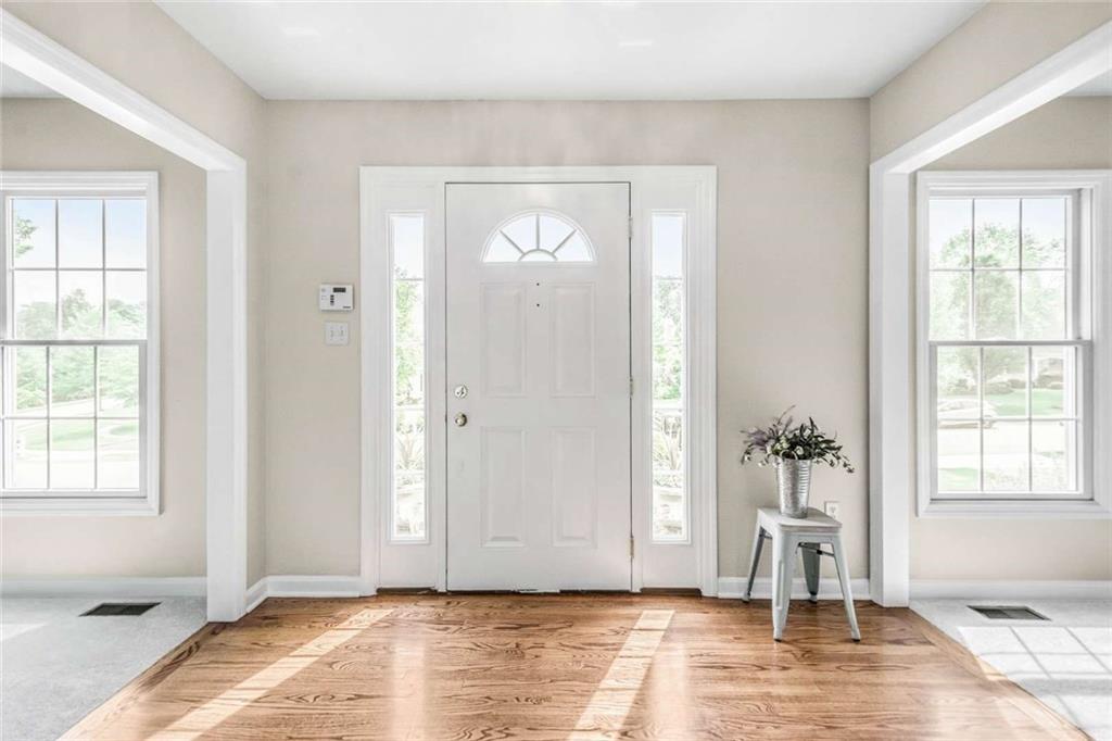 7010 Pin Oak Court McKees Rocks, PA 15136 - Photo 3 of 25
