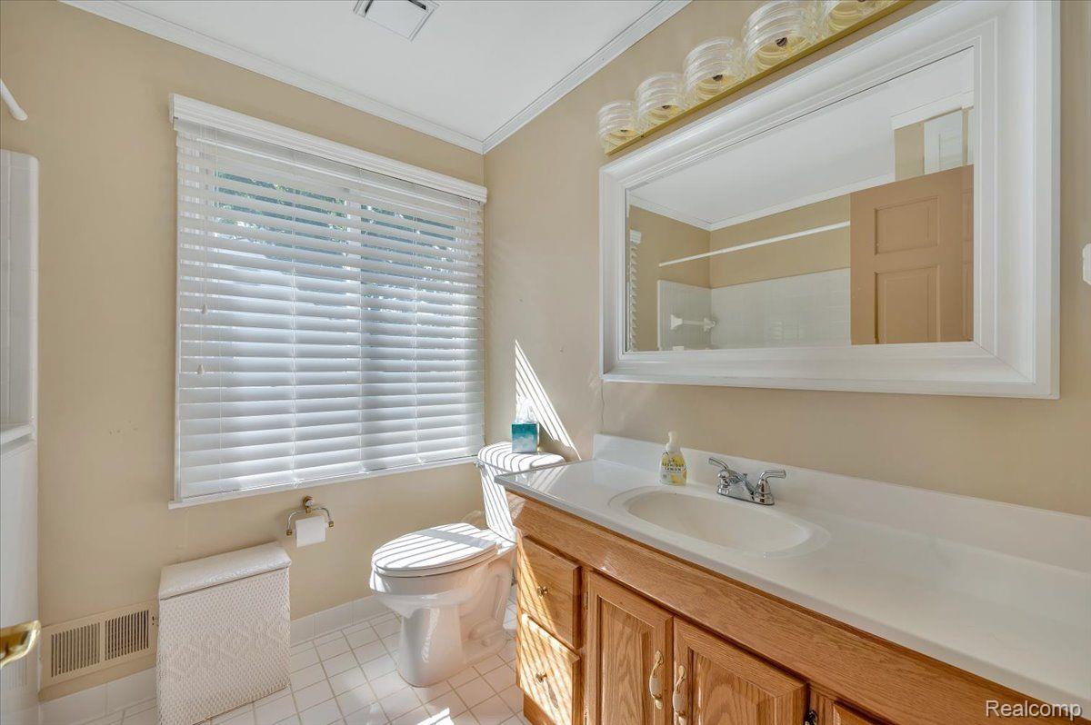 20779 Marter Road Grosse Pointe, MI 48236 - Photo 31 of 39 Gallery Image 31