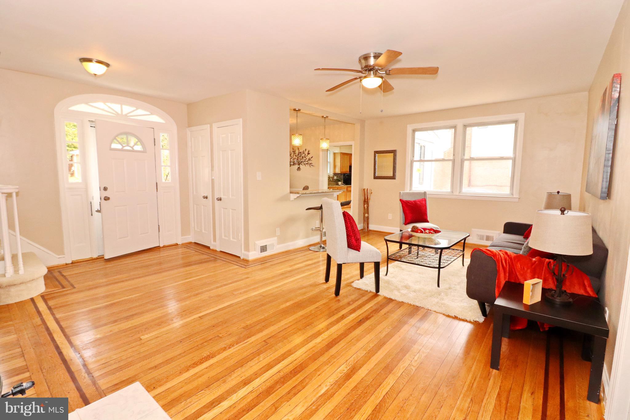 5109 Wheeler Road Oxon Hill, MD 20745 - Photo 12 of 25 Living Room