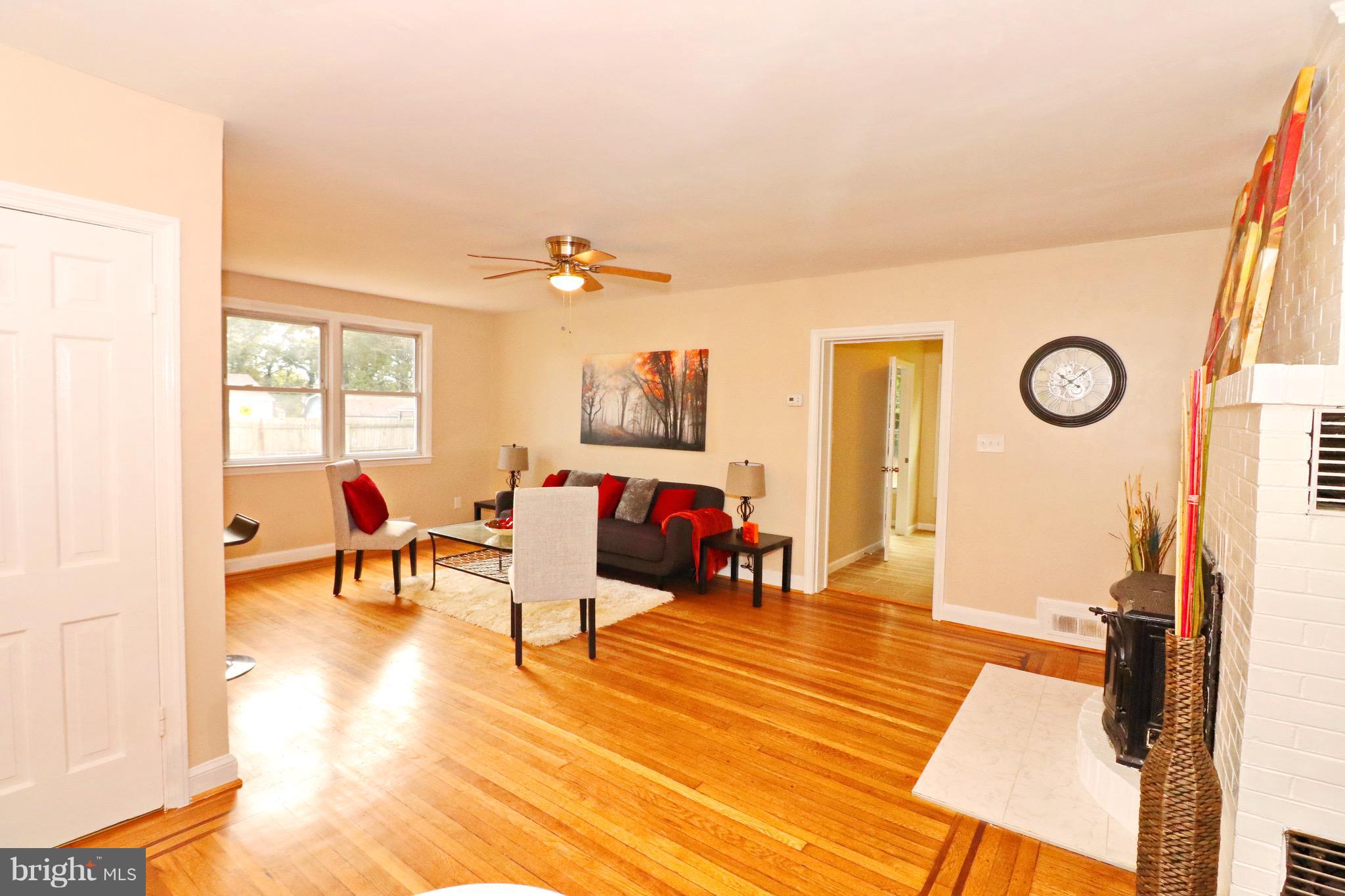 5109 Wheeler Road Oxon Hill, MD 20745 - Photo 13 of 25 Living Room