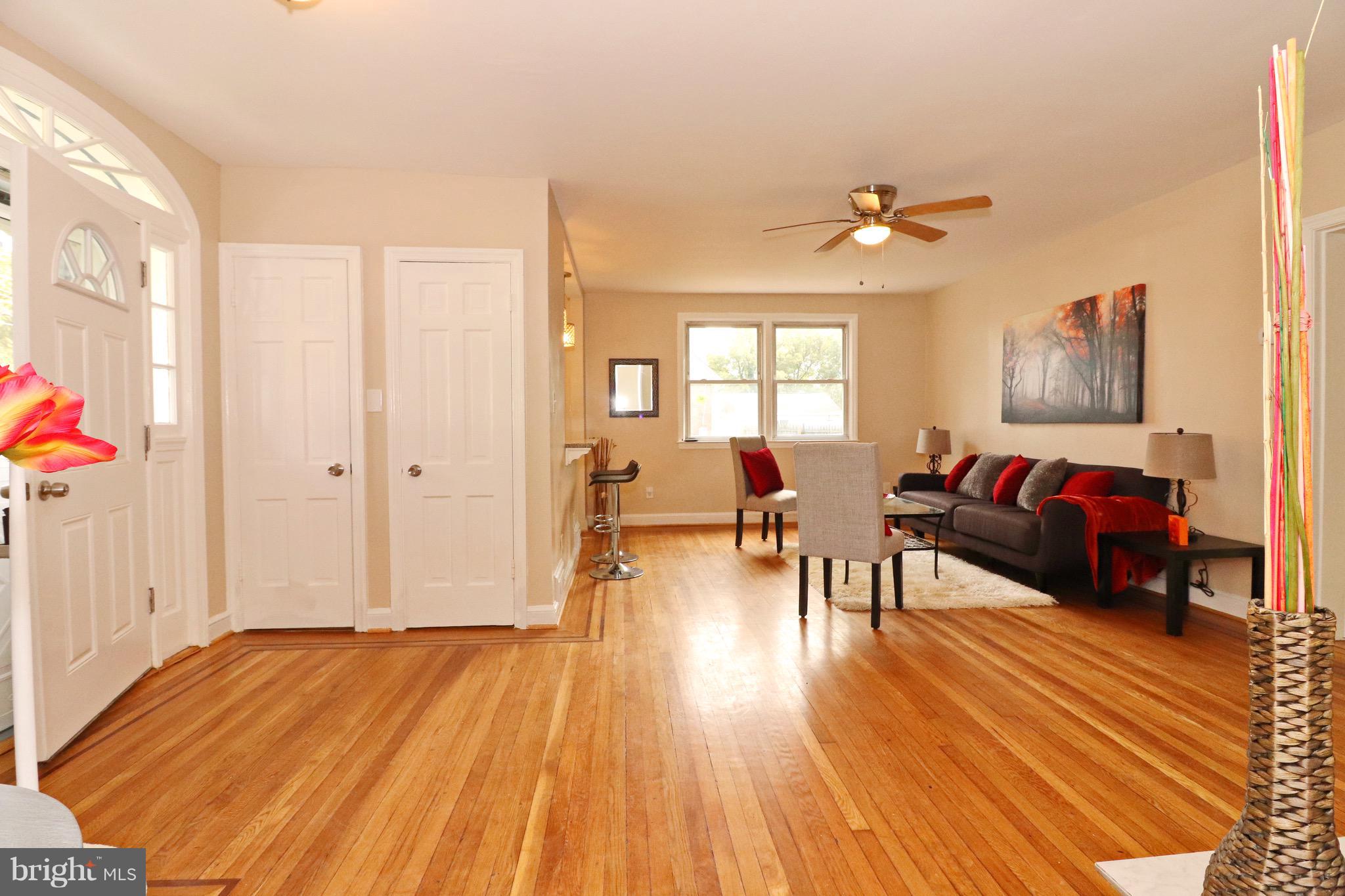 5109 Wheeler Road Oxon Hill, MD 20745 - Photo 14 of 25 Living Room