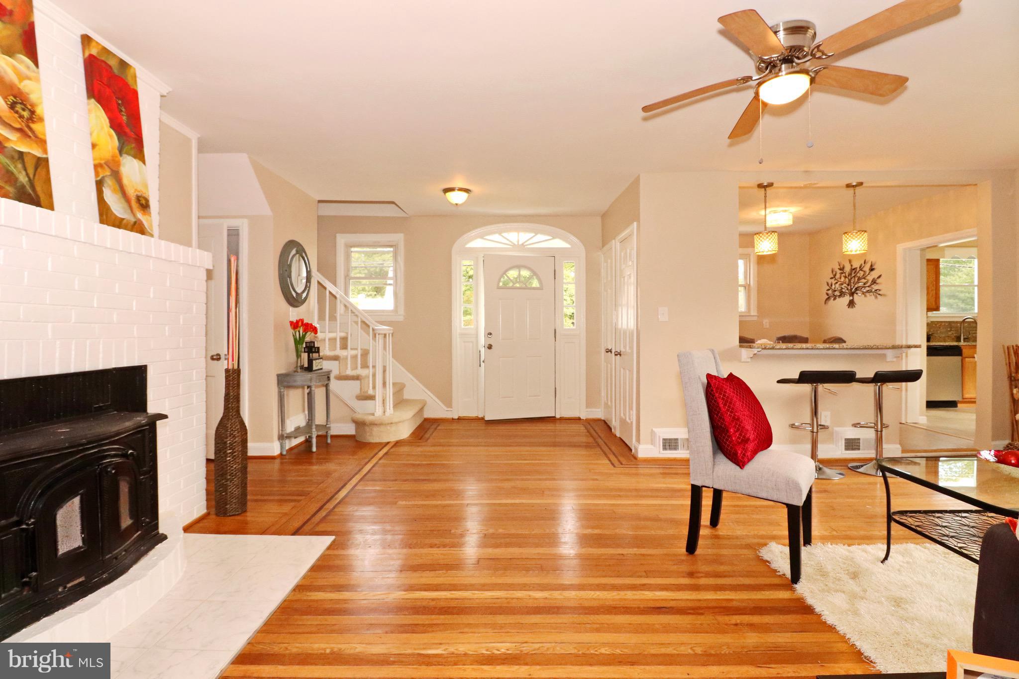 5109 Wheeler Road Oxon Hill, MD 20745 - Photo 15 of 25 Living Room