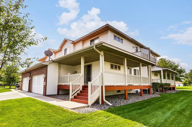 $294,900 | 8657 Tessman Circle North, Brooklyn Park, MN 55445