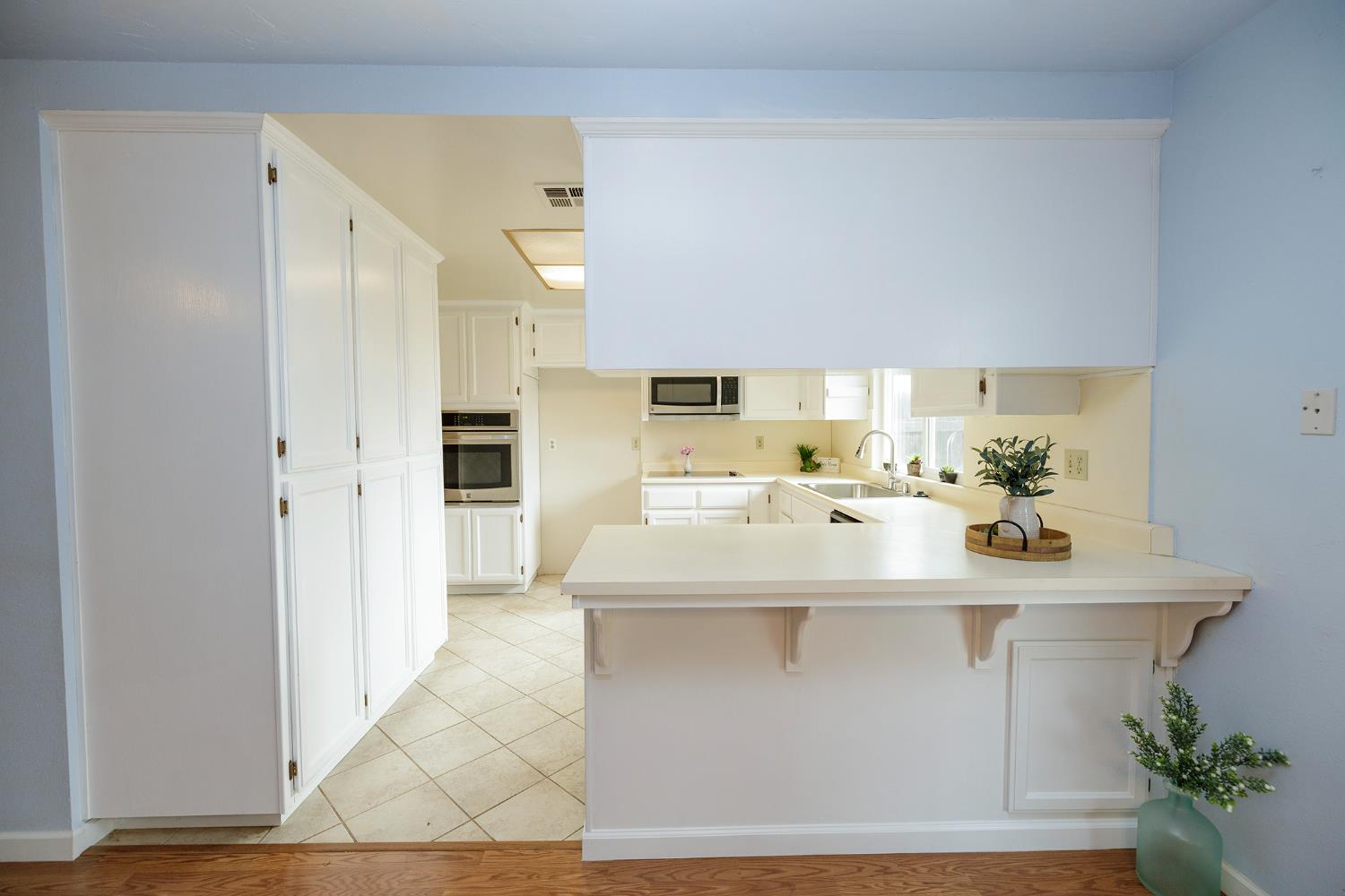 495 Valdapena Way Escalon, CA 95320 - Photo 14 of 43 a bathroom with a sink and a mirror