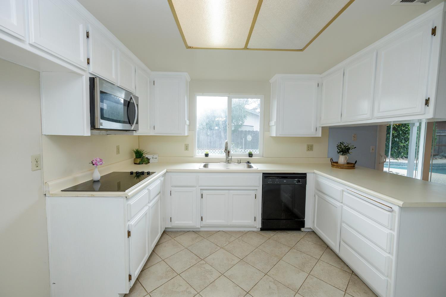 495 Valdapena Way Escalon, CA 95320 - Photo 17 of 43 a kitchen with cabinets and window