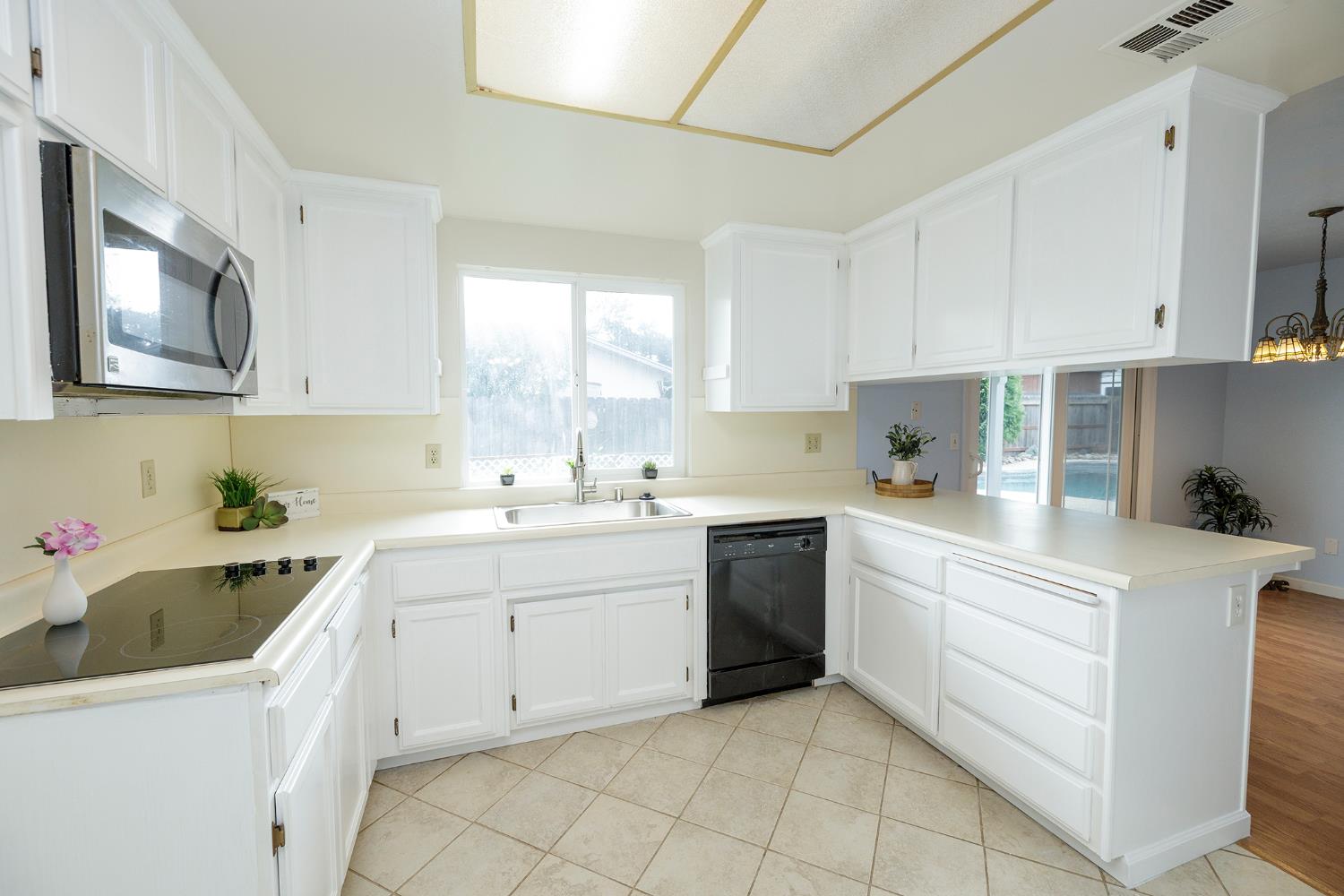 495 Valdapena Way Escalon, CA 95320 - Photo 18 of 43 a kitchen that has a sink and a stove in it